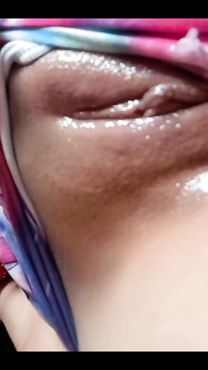 자위 - 보지를 자위하는 음란한 소녀