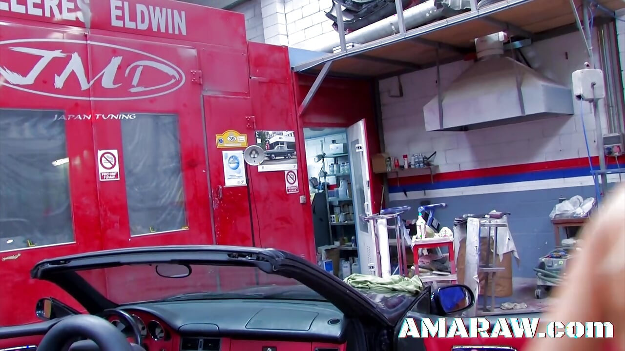 Small tits blonde teen melody Star anal fucks at the car mechanics