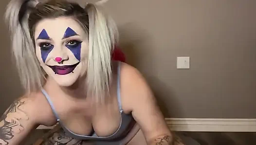 Gadis badut ditzy dientot dari balon dan bugil