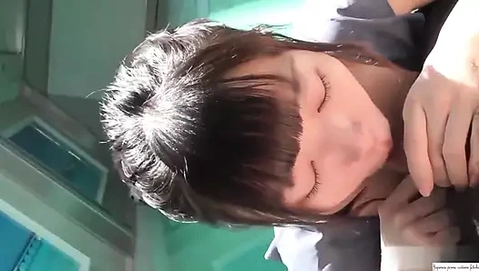 Pelarian di tepi kolam renang