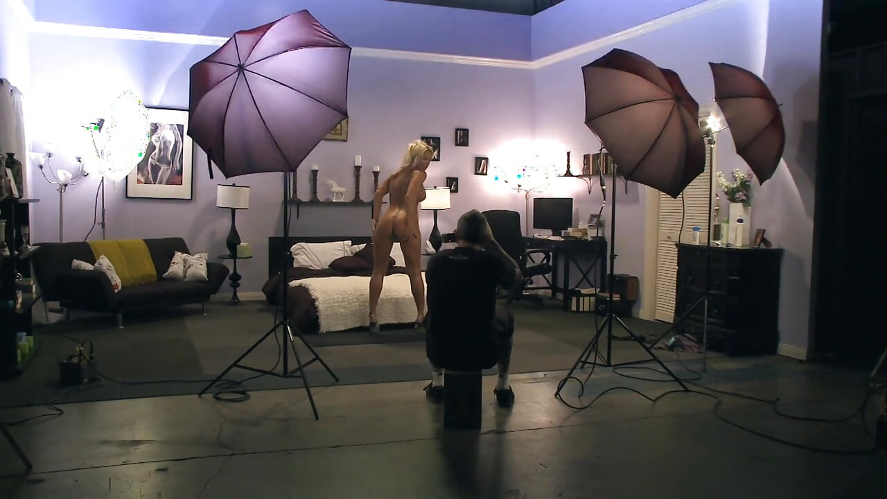 Blondie with Perky Tits Gets Hardcore Threesome Action in Bed