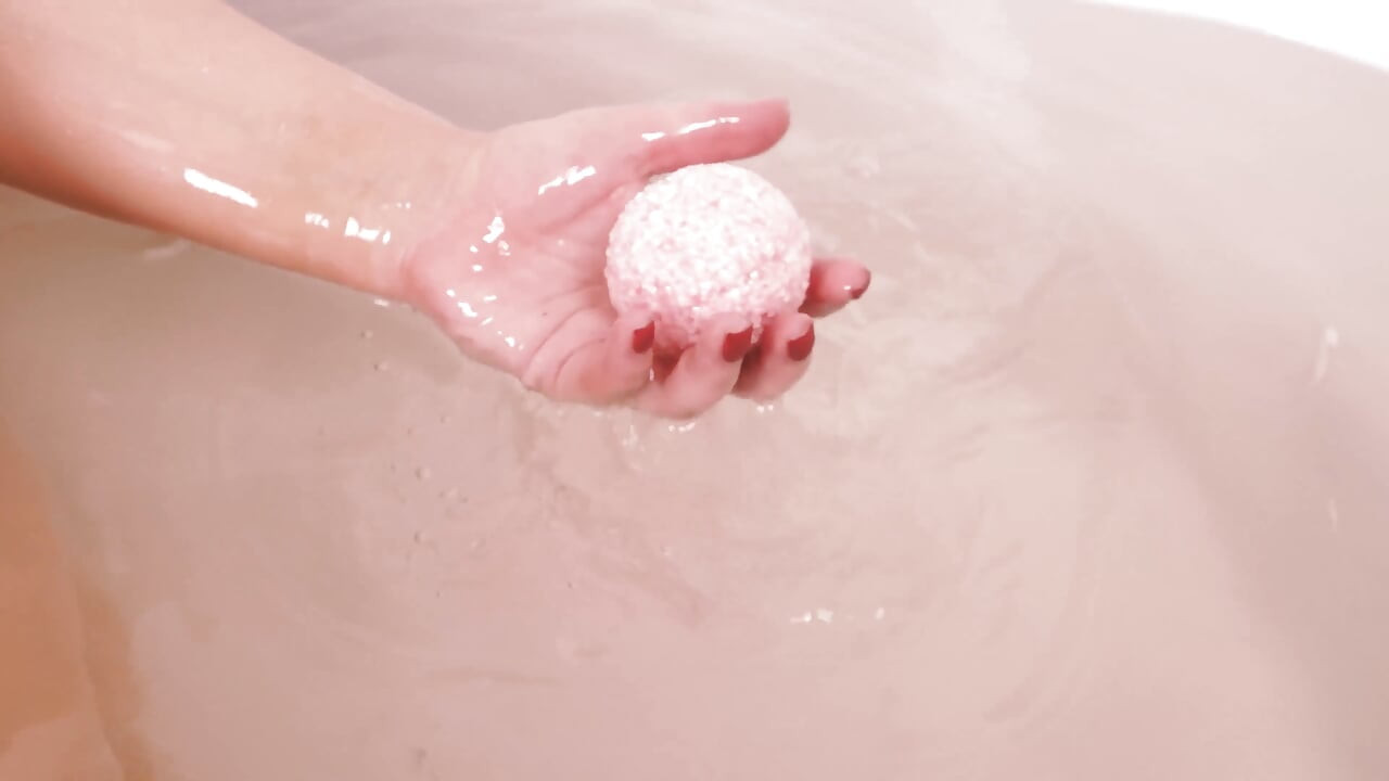 BBW Anna Katz Taking a Bath