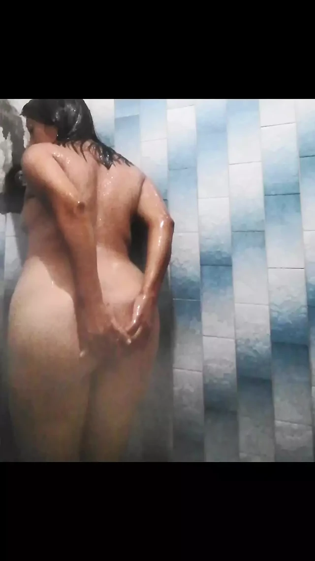 Karla showing her ass in the shower