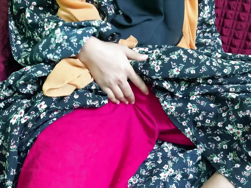Meddam tolong beri aku waktu aku akan mengatur semua uang