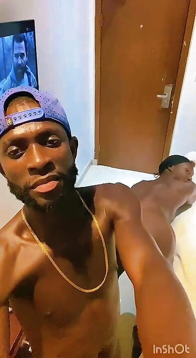 Ele Finalmente Visitou Meu Quarto De Hotel...