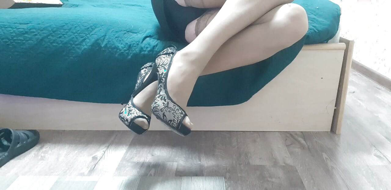 Sexy legs in nylons