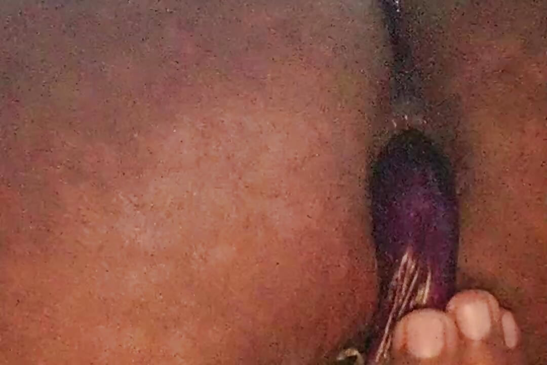 精液が私のペニスをオナニーし、ナスが私のお尻の穴に入りました