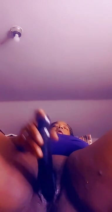 Arzu edilen tutku dildosuna boşalıyor