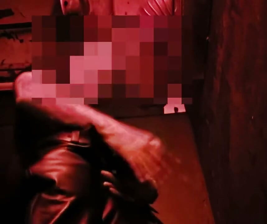 Těžký výstřik po plavbě temnou místností