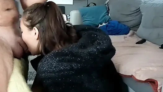 Morgen blowjob sinnlich und raucht beim schwanzlutschen