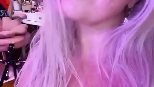 Aku mencintaimu dan aku di sini melakukan hal yang sama