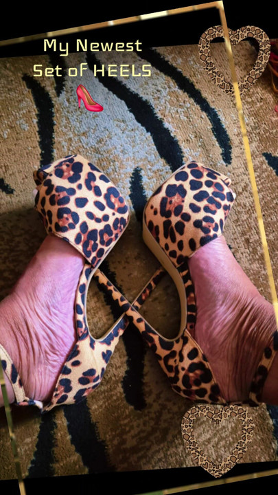 ME GUSTAN ESTOS TACONES NUEVOS.