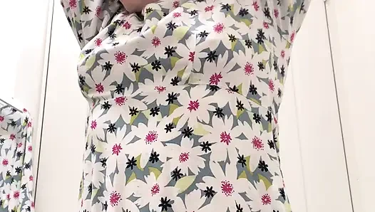 Ohne Bh, Commando, Tätowiertes Küken, Das Neue Kleidung Anprobe. Teil 1 Von 2.