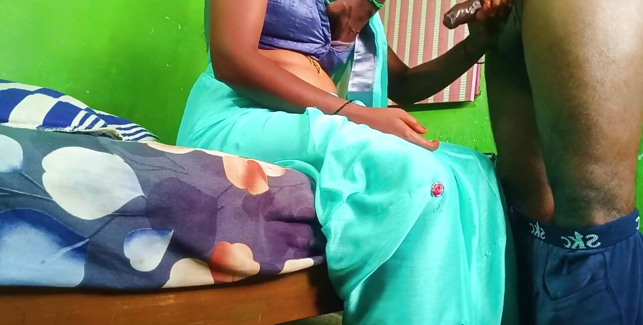 Ammu Showing Boobs Saree and Sex with Friend