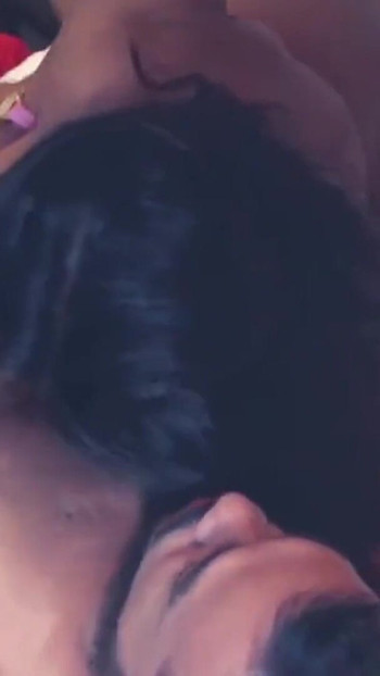 상사의 후배위 스타일로 섹스하는 핫한 인도 거유 | 클리 2