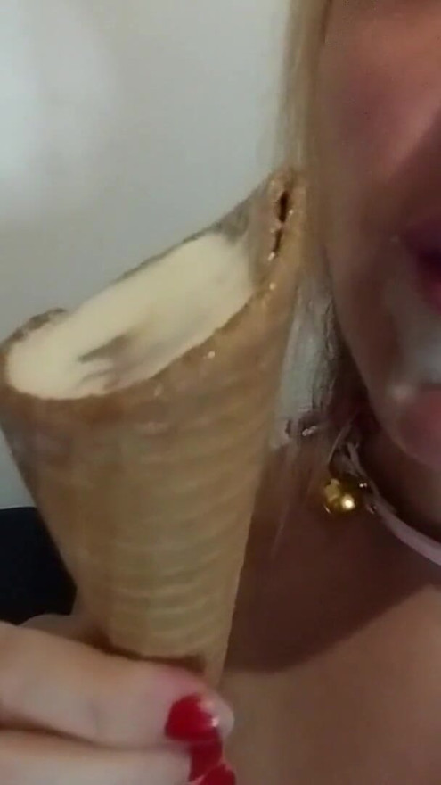 PETITE BLONDE MASTURBATES WITH ICE CREAM. | Clip 1