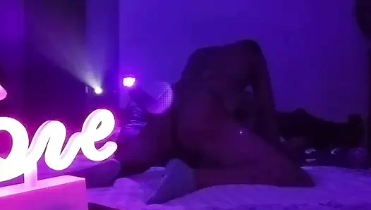 Bahkan Donald ingin mendapatkan tangannya pada wanita kaya dan lezat ini