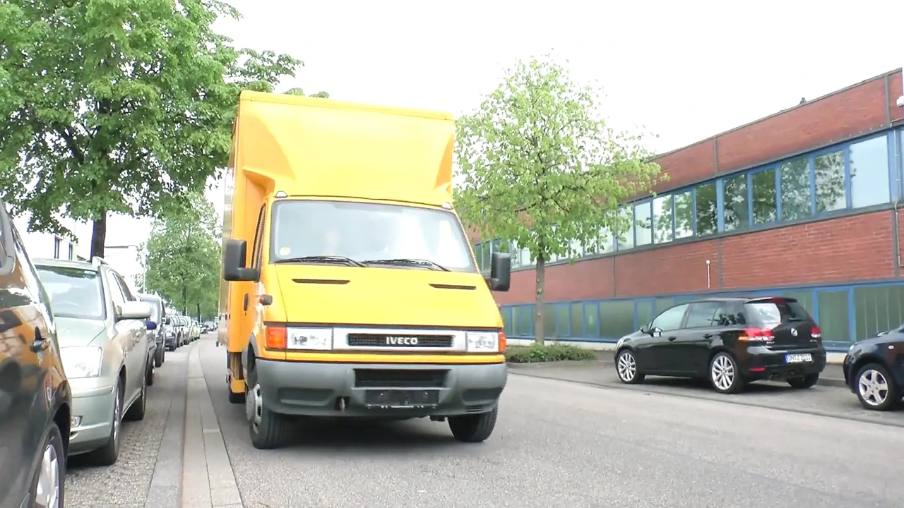 MILF Gets Licked by Stranger on the Street