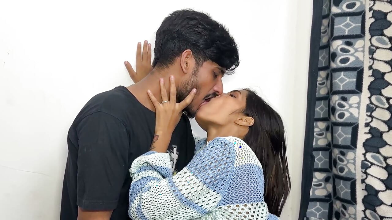 College Girl ne Neighbor Ladke ko bula ke Raat bhar Chudayi Hot Video