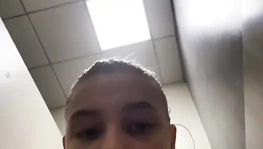 Sitzt auf deinem gesicht und ficke anal hautnah