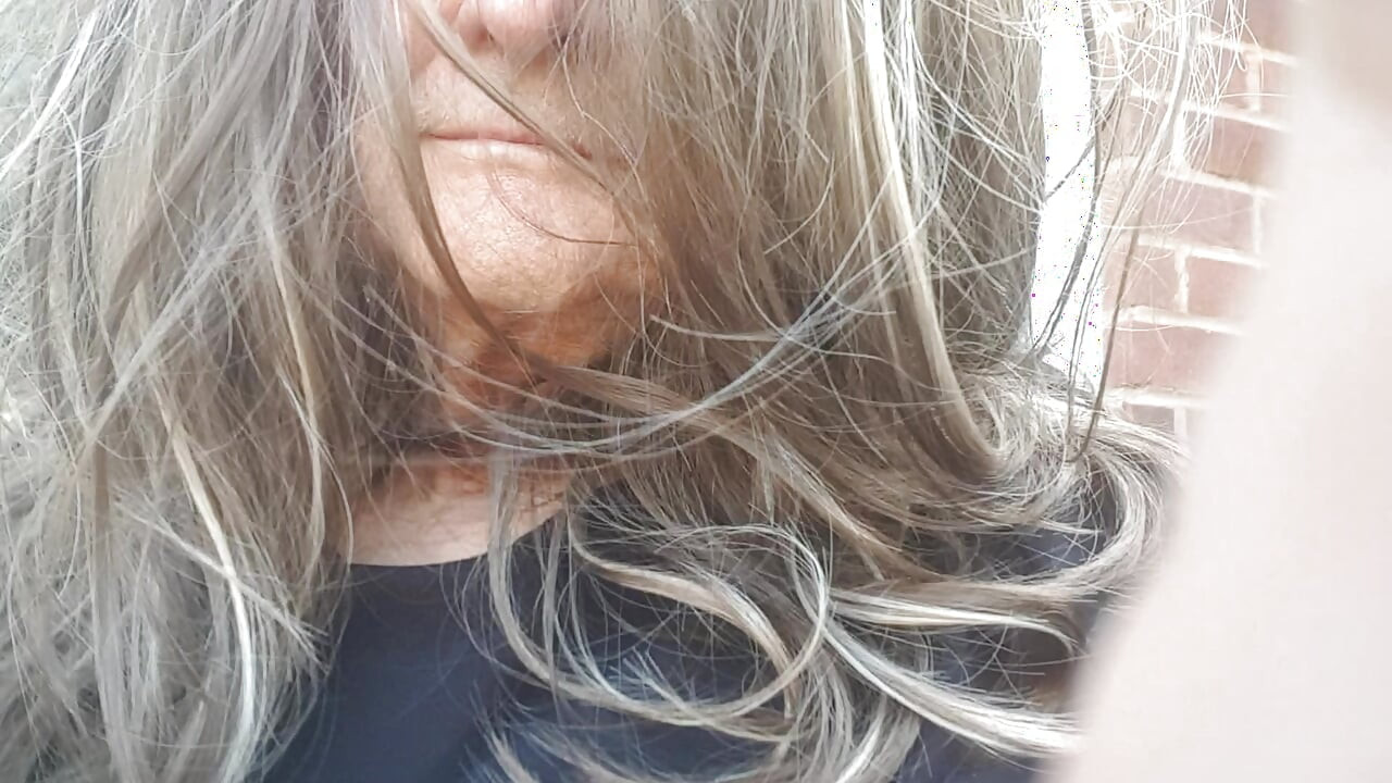 Lange haare, kurzer rock