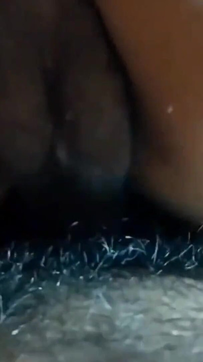 Mengongkek pepek bhabhi desi dan meletakkan katak ke dalam pepeknya. Bhabhi desi berkongkek | Klip 3