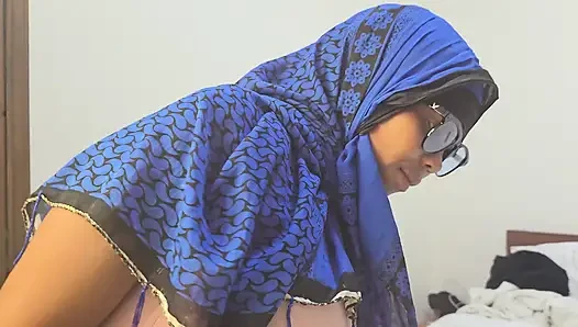 Arap camiye gitmeden önce fışkırtıyor