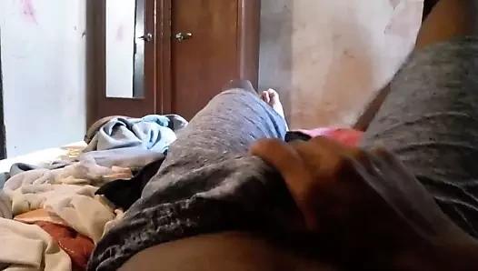 Mastürbasyon yapan çocuk evde yalnız