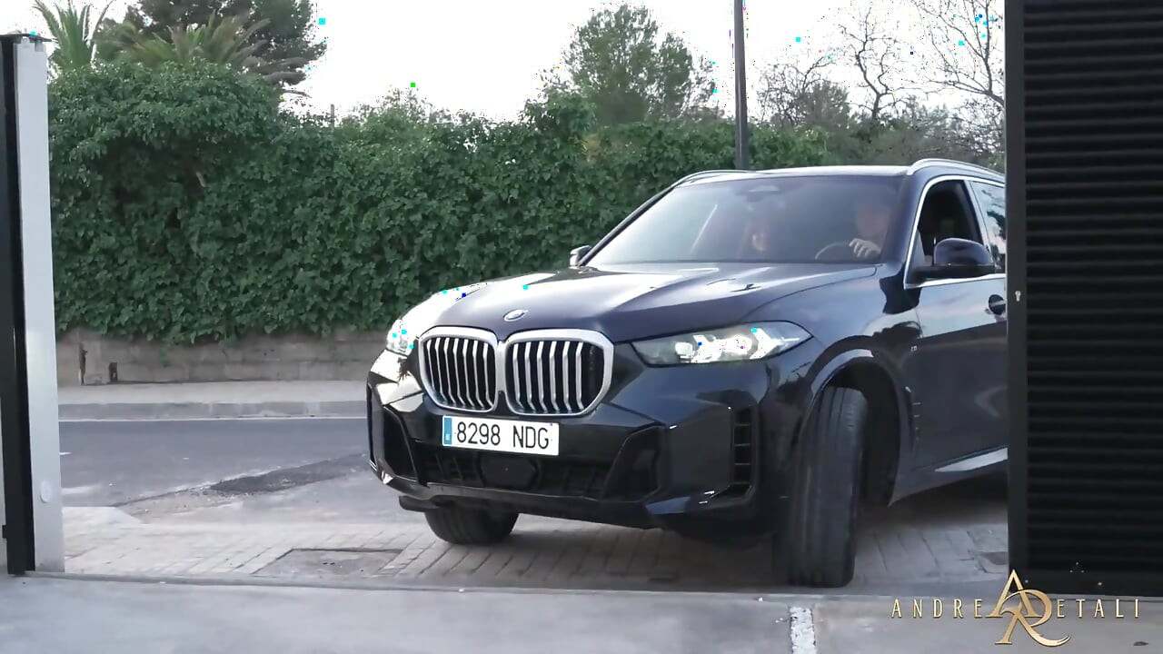 תראו את אנדראה רטלי לוקחת כל סנטימטר מהזין הגדול הזה לפה שלה
