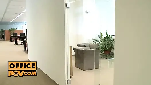 POV - возбужденная офисная блондинка-шлюшка Aleska Diamond пьет твою сперму