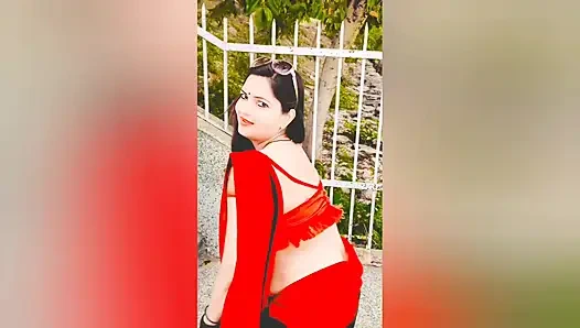 Kakak ipar indiaku mergokin aku lagi asik masturbasi memekku di kamarku