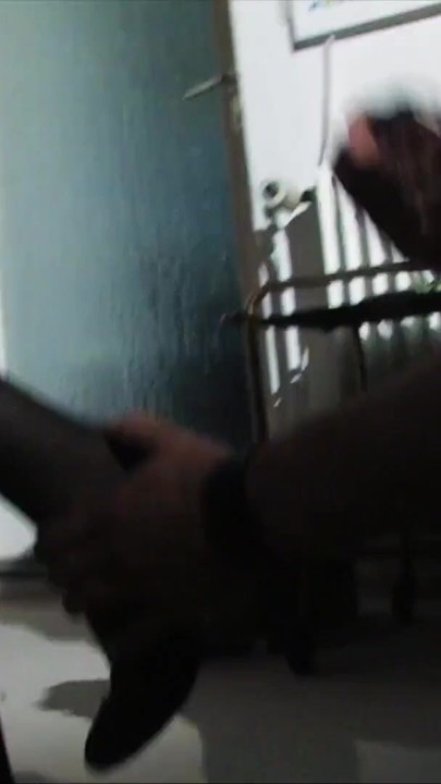 ヤセミン 天井に鎖で繋がれ |クリップ1