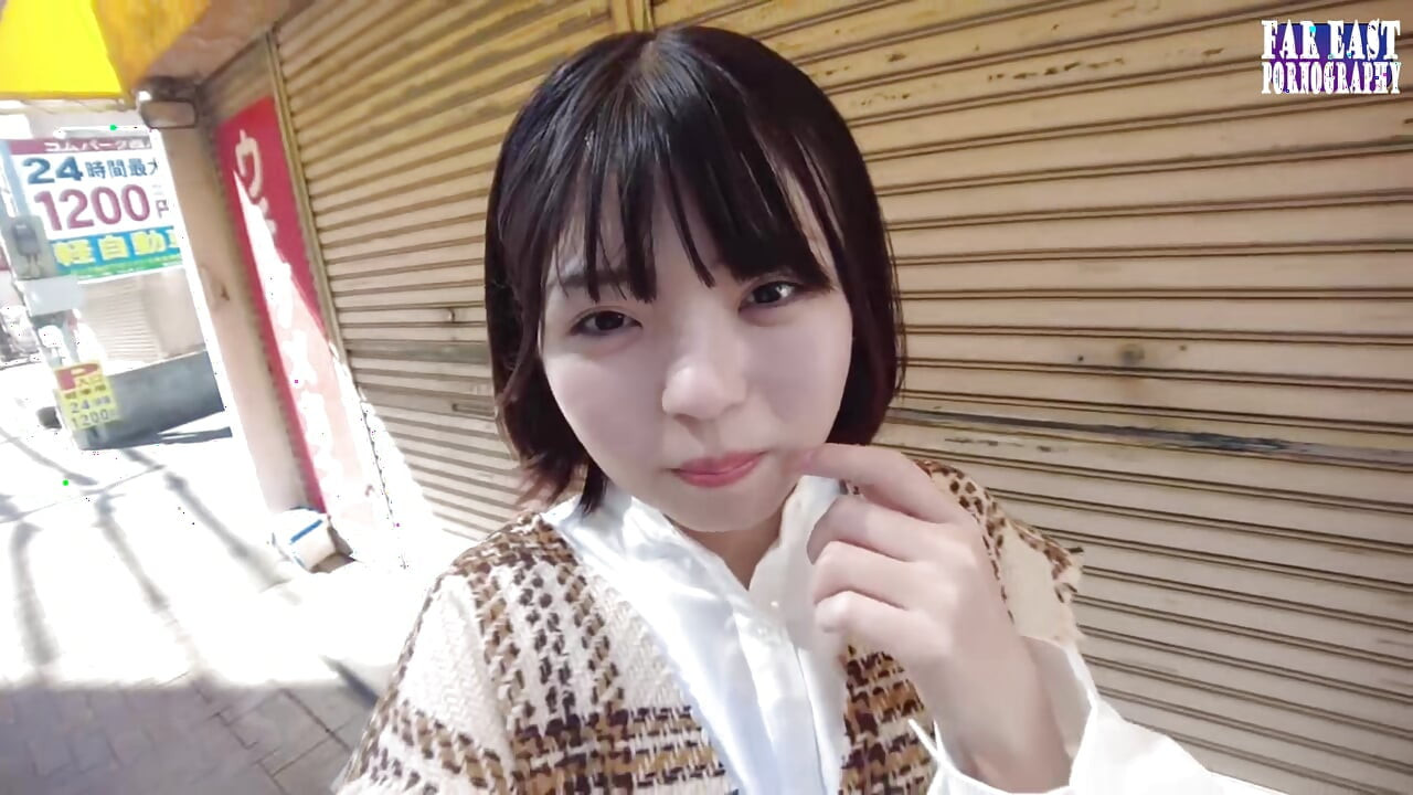 Релсова среща с пряк път сладурана, която се наслаждава на всяка топла капка Част.1