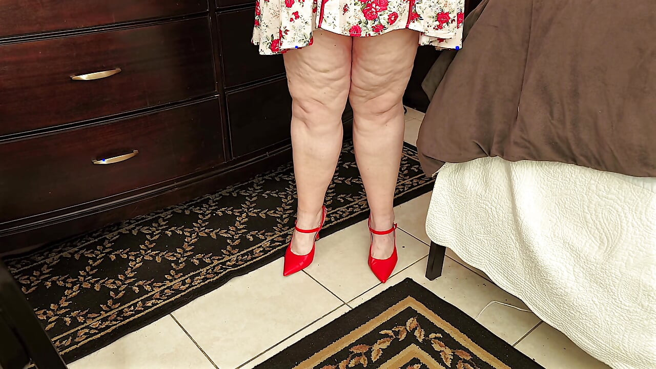 Jamdown26 - une femme blanche à gros cul avec un gros cul dans sa vidéo porno la plus déjanté trémousse son gros cul juteux sur une bite d’homme noir