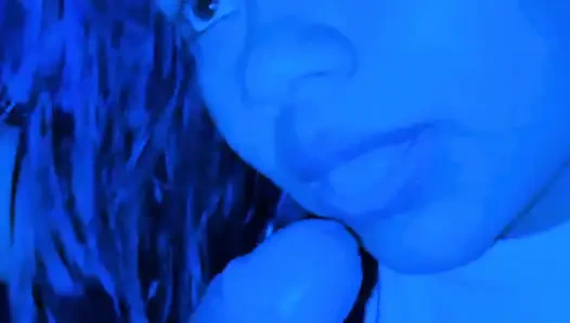 Kocamın arkadaşı yüzüme boşalıyor