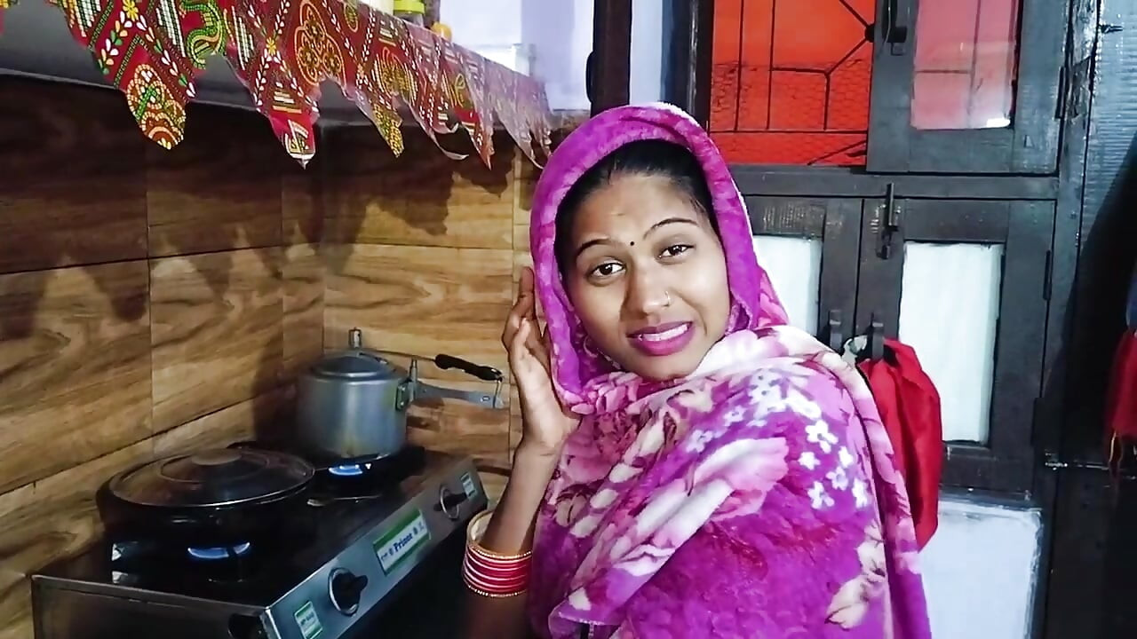 Jag knullar min indiska desi mausi medan ingen är hemma