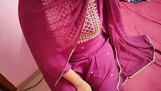 Sekretaris menawarkan memek kepada bosnya untuk menyelamatkan pantatnya dalam pekerjaan perusahaan