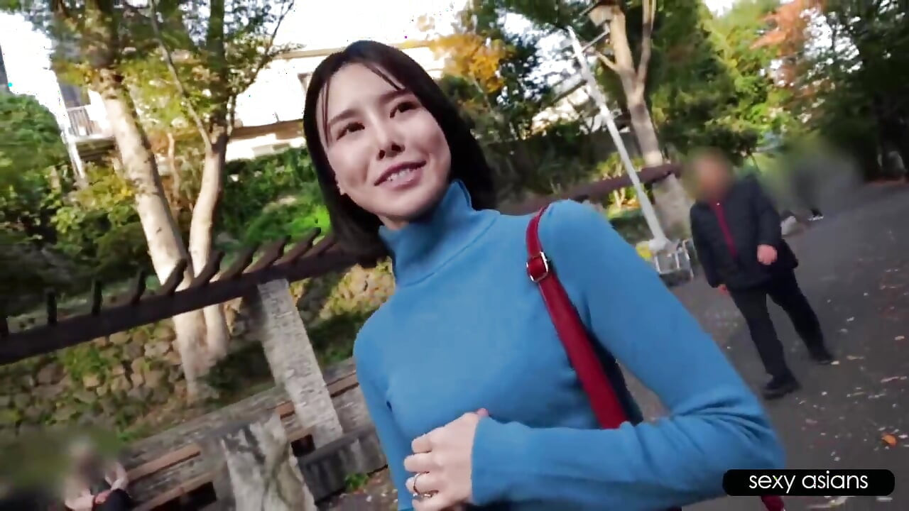 驚艷已婚老師打破完美形象，露出大膽不可抗拒的秘密一面