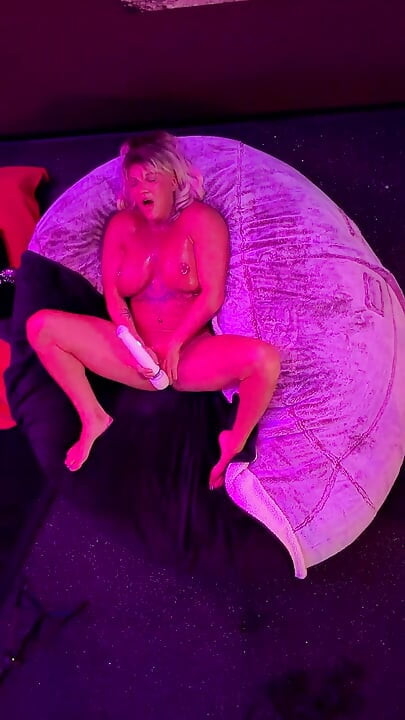 Hot Blonde has One of Those Nights Again