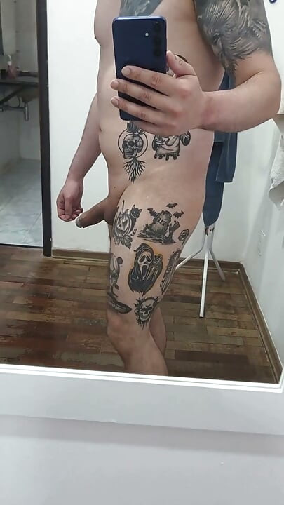 Cewek gemuk lagi asik pamer tatonya