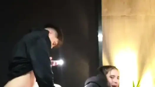 Кричащая шлюха сломала мою киску в тело