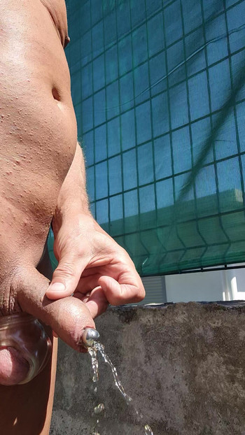 Κατουράω με το ραβδί του πρίγκιπα μου να τρυπάει