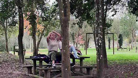 Üvey anne açık havada seks yaparken yakalanıyor