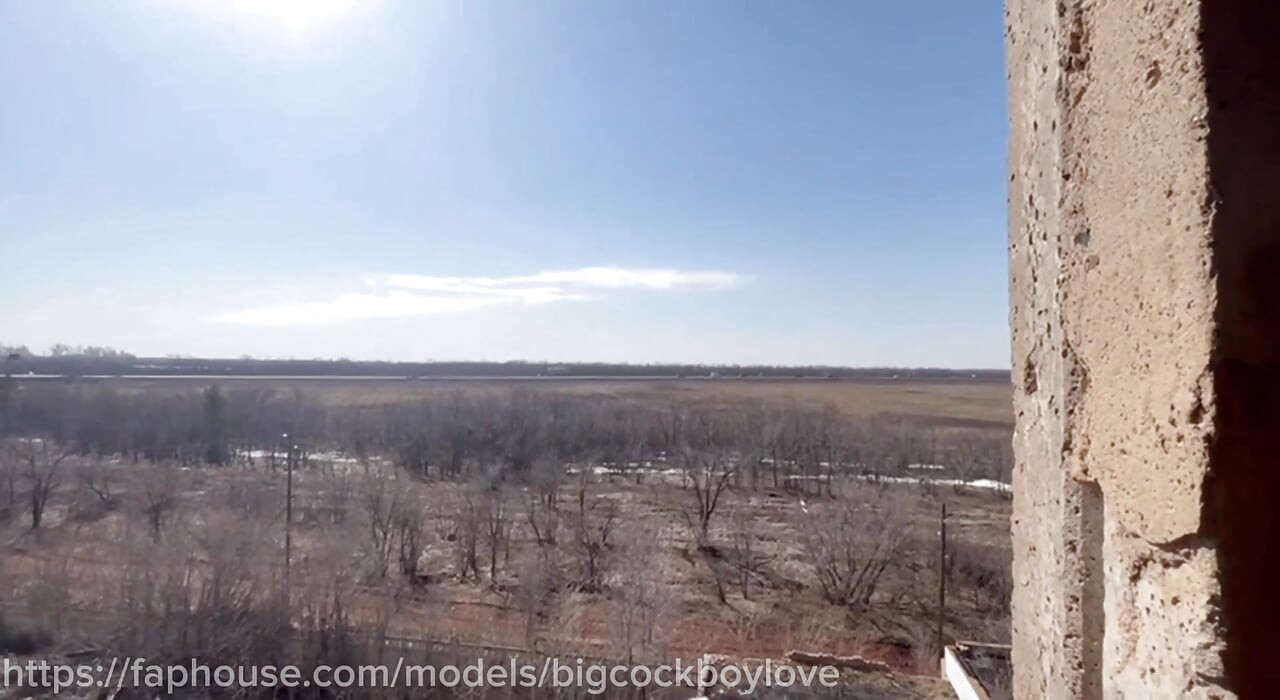 コンドームなしの巨大な陸軍チンコが兵舎の司令官と性交!