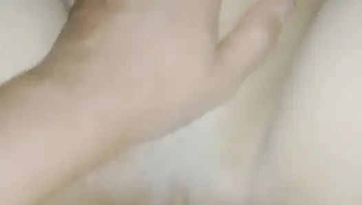 Каждую ночь мой сводный брат входил в комнату, чтобы бросить Peju в мою киску