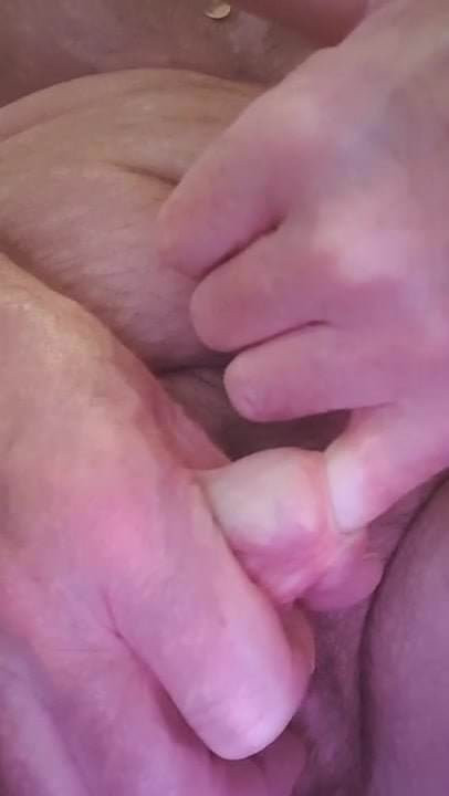 오줌구멍에 낀 손가락
