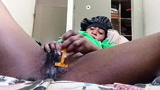 Semua pria suka memek bersih mari kita cukur memekku