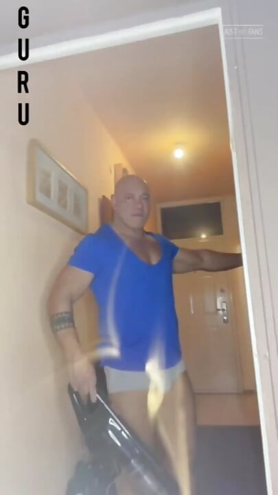 Home Made Wank. Bodybuilder Jerk off Solo Videi