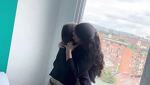 Моя коллега пригласила меня к себе домой...