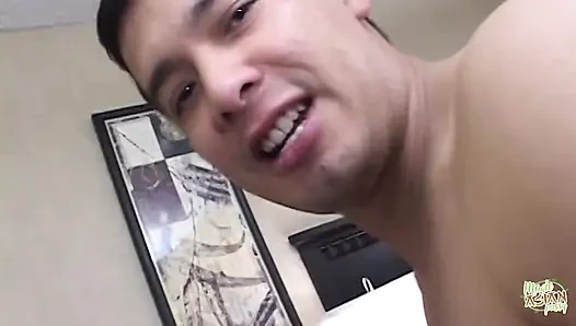 Gadis semok ini lagi asik ngentot gaya doggy sambil pakai kaus kaki pendek